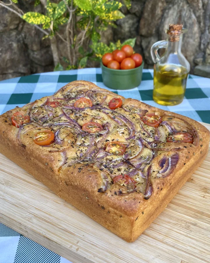 Focaccia de Tomate-cereja, Cebola Roxa e Orégano, Pólen Sem Glúten